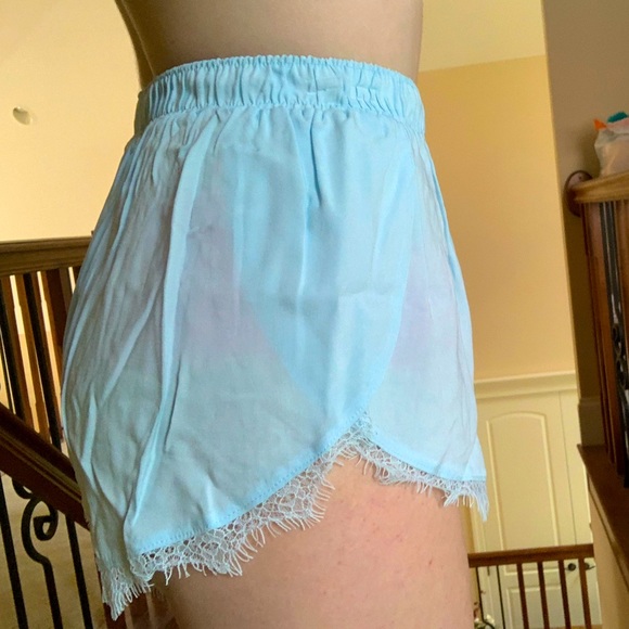 Forever 21 NWOT tulip hem shorts - Picture 3 of 6